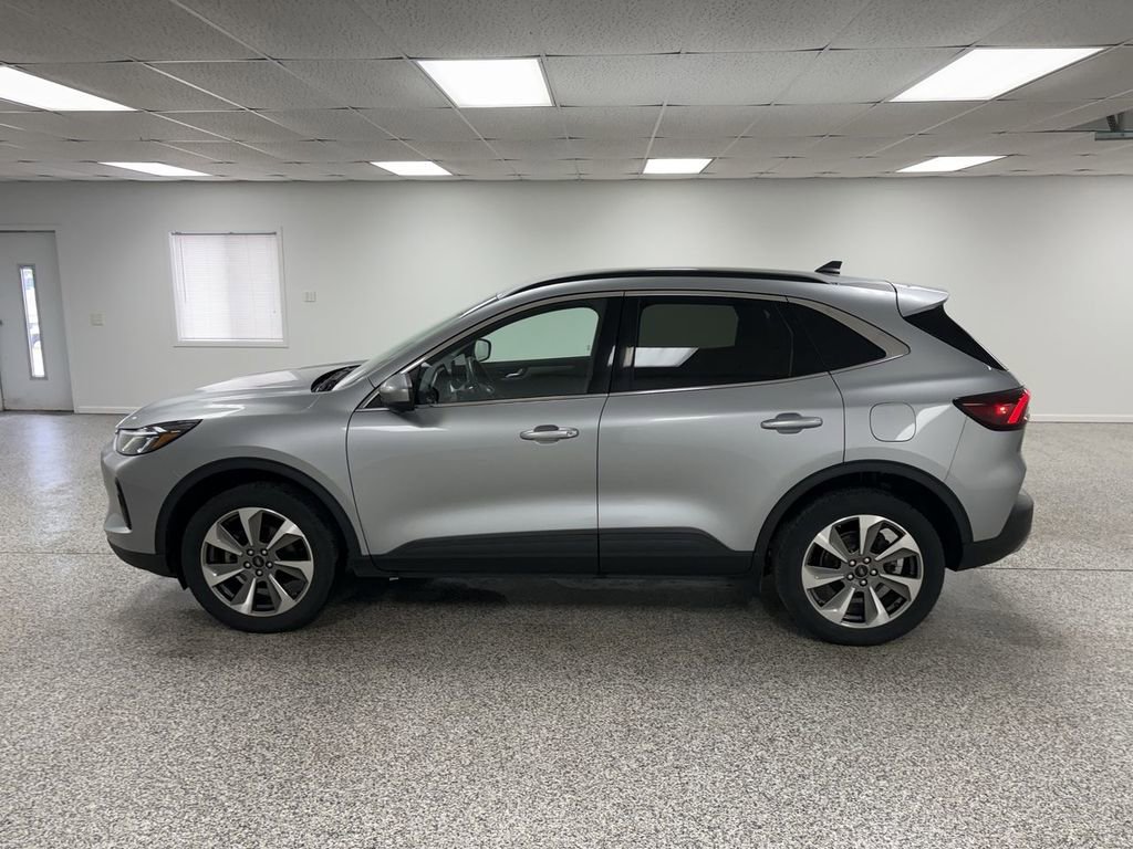 Used 2024 Ford Escape Platinum image 5