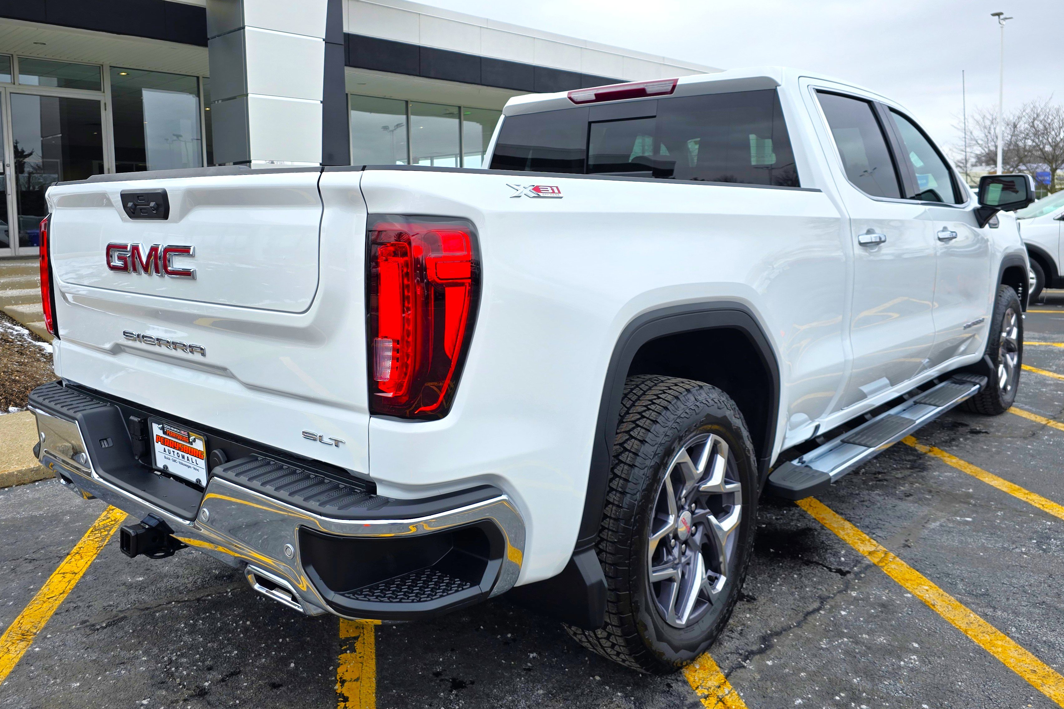 New 2026 GMC Sierra 1500 SLT w/ SLT Premium Plus Package image 9
