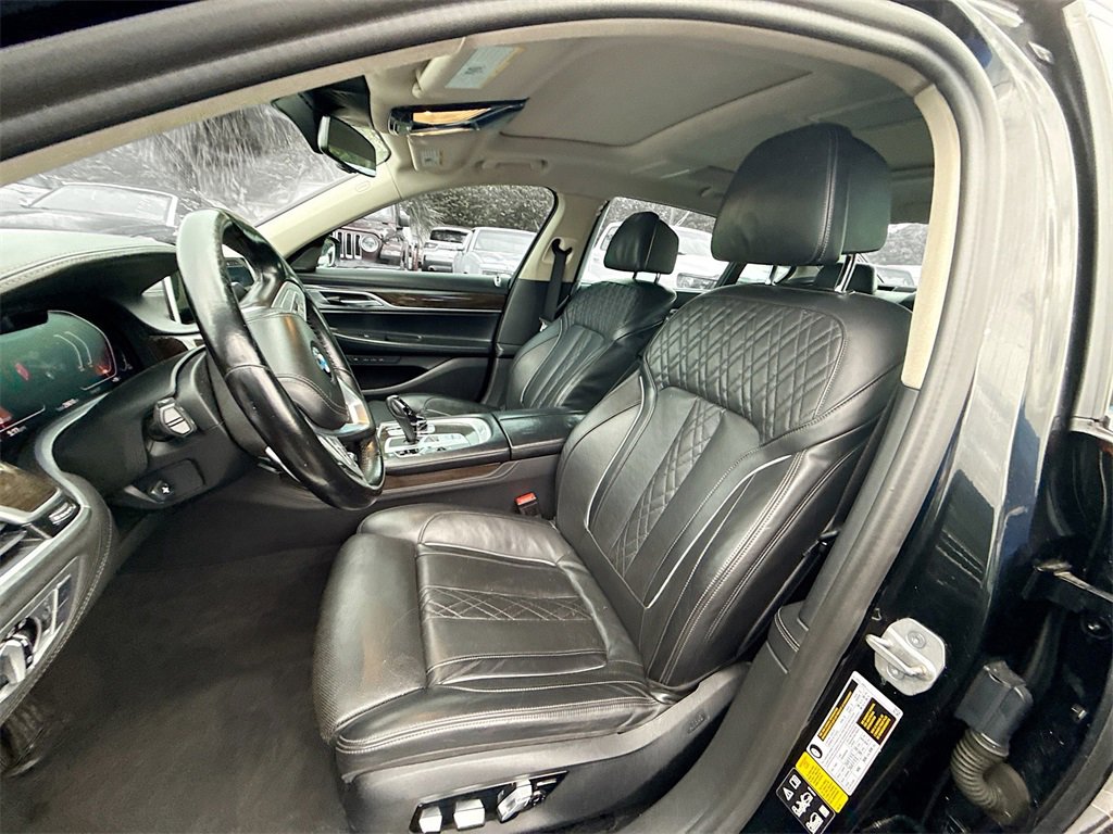 Used 2022 BMW 750i xDrive w/ Executive Package image 23