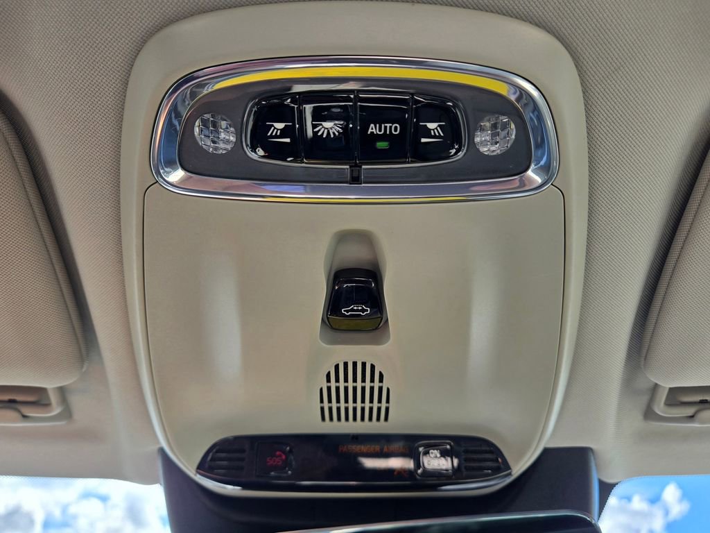 Used 2018 Volvo S90 T8 Inscription w/ Convenience Package image 38