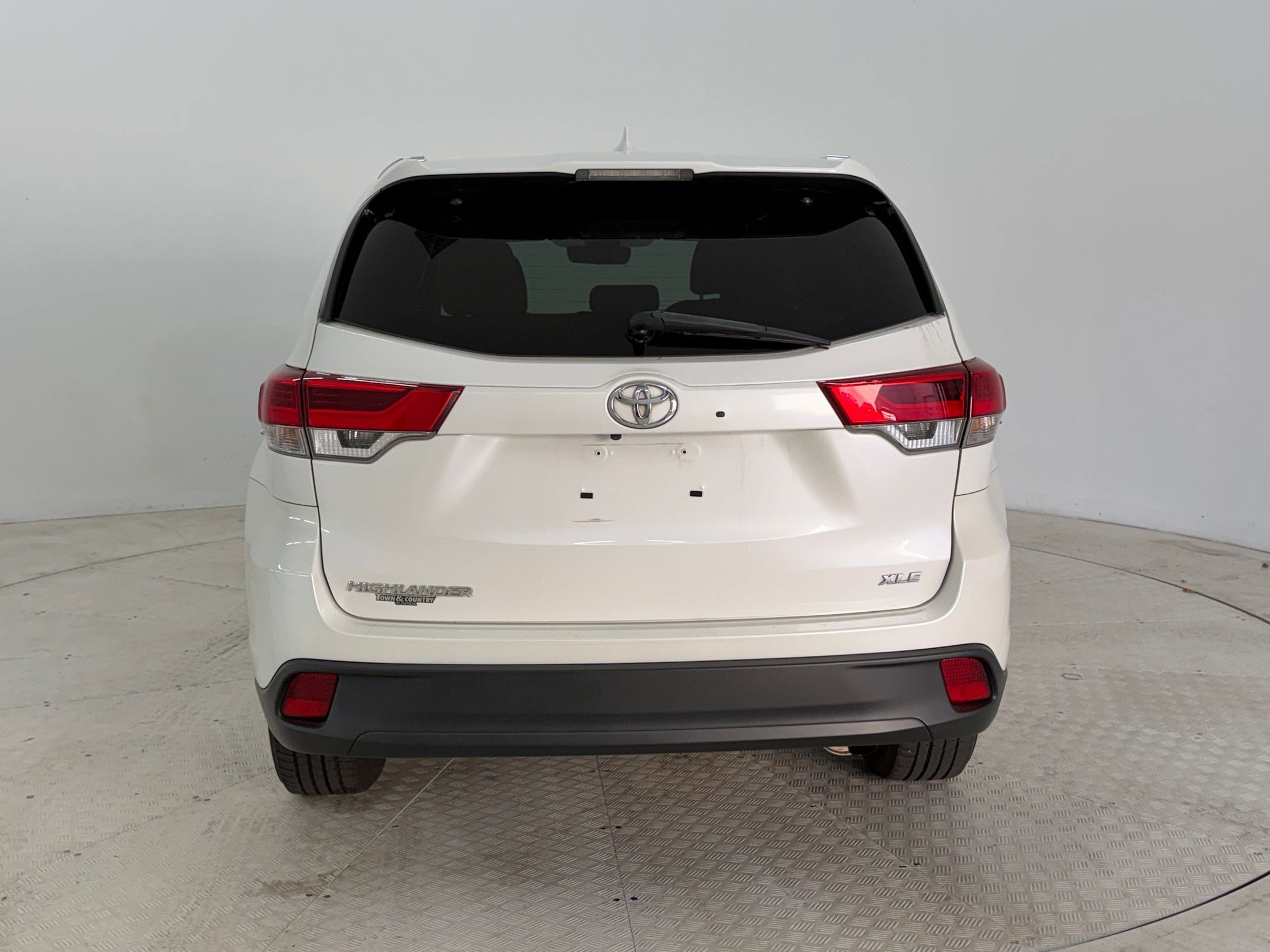 Used 2018 Toyota Highlander XLE image 10