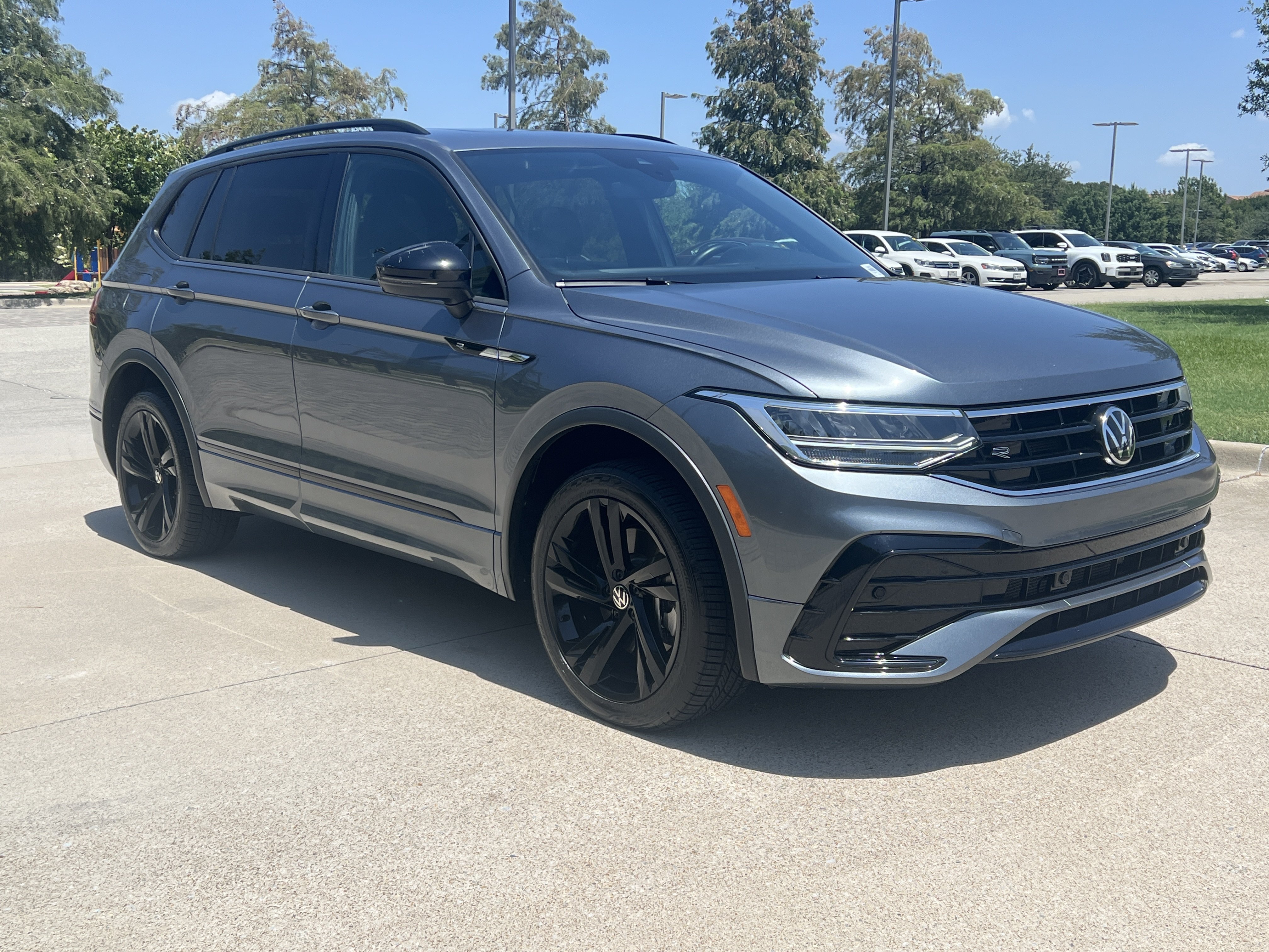 Certified 2024 Volkswagen Tiguan SE R-Line AWD/4WD image 2