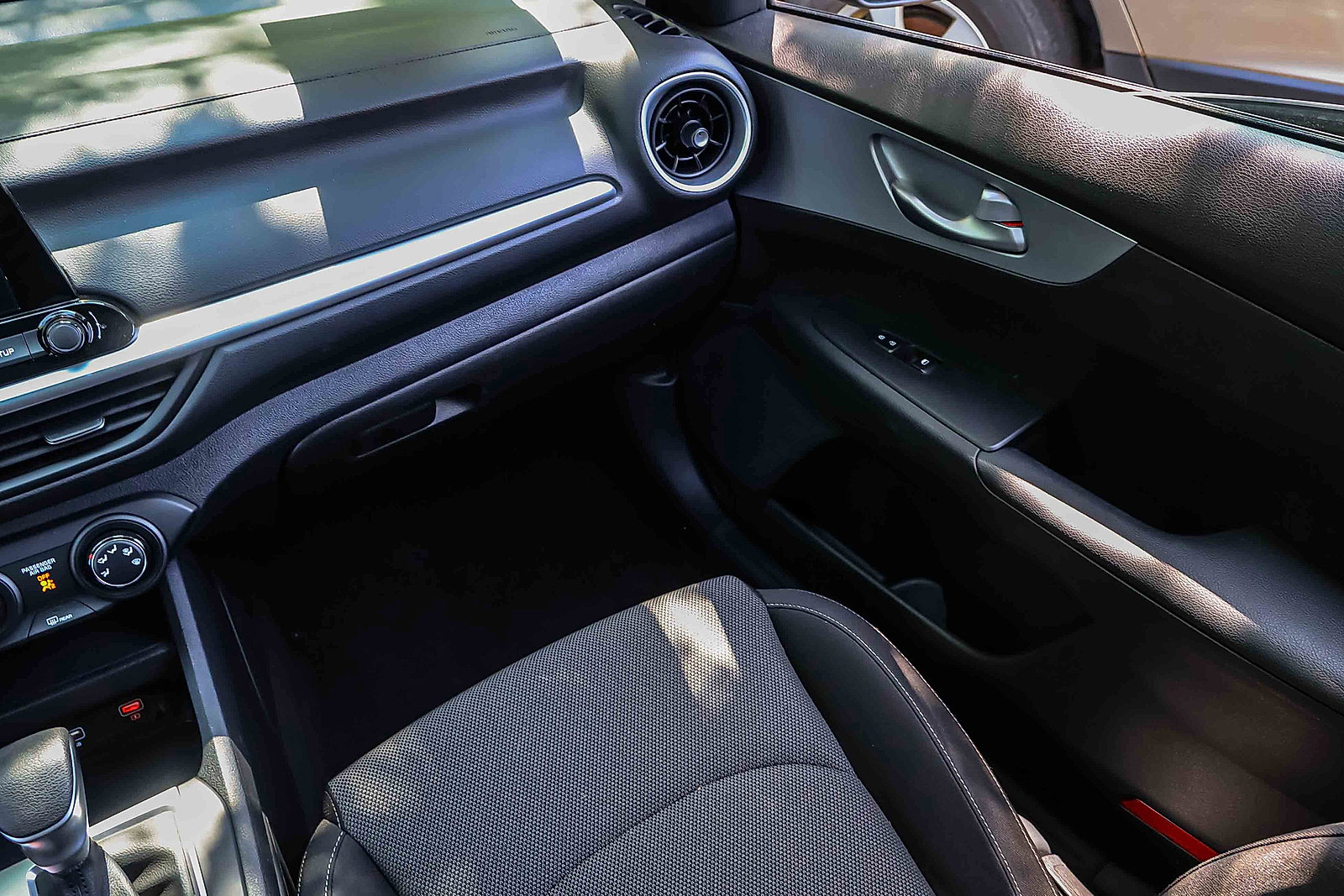 Certified 2024 Kia Forte LXS w/ LXS Technology Package FWD image 18