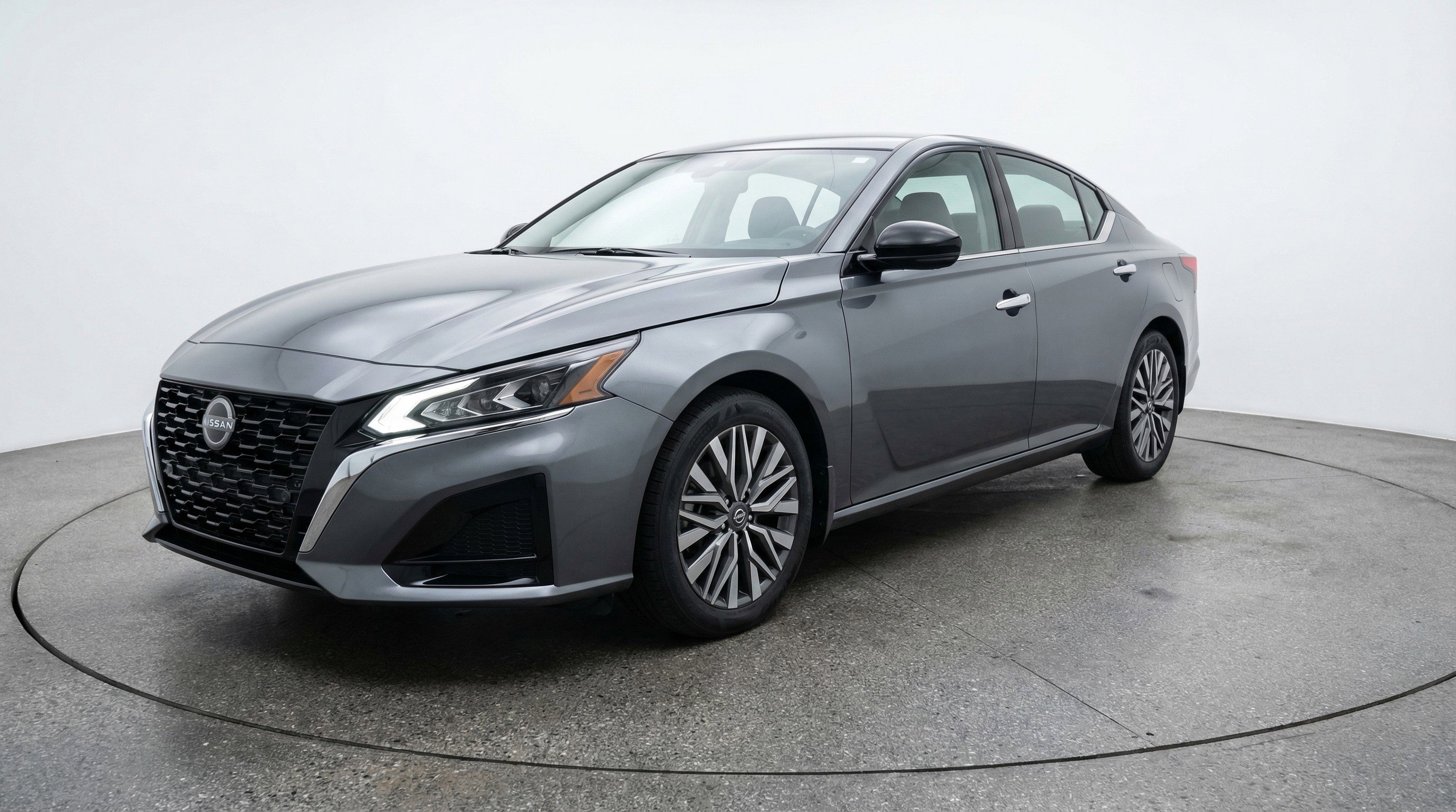 Used 2025 Nissan Altima 2.5 SV image 3