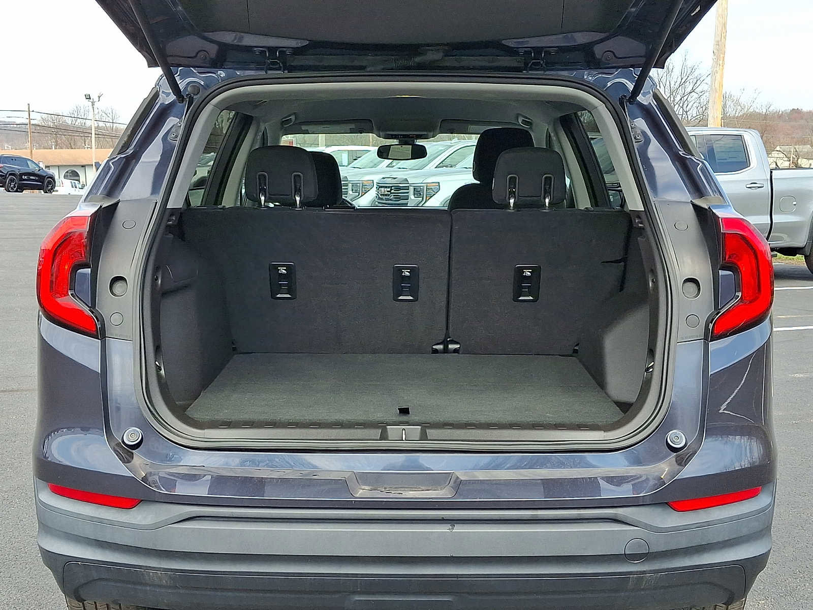 Used 2018 GMC Terrain SLE image 28