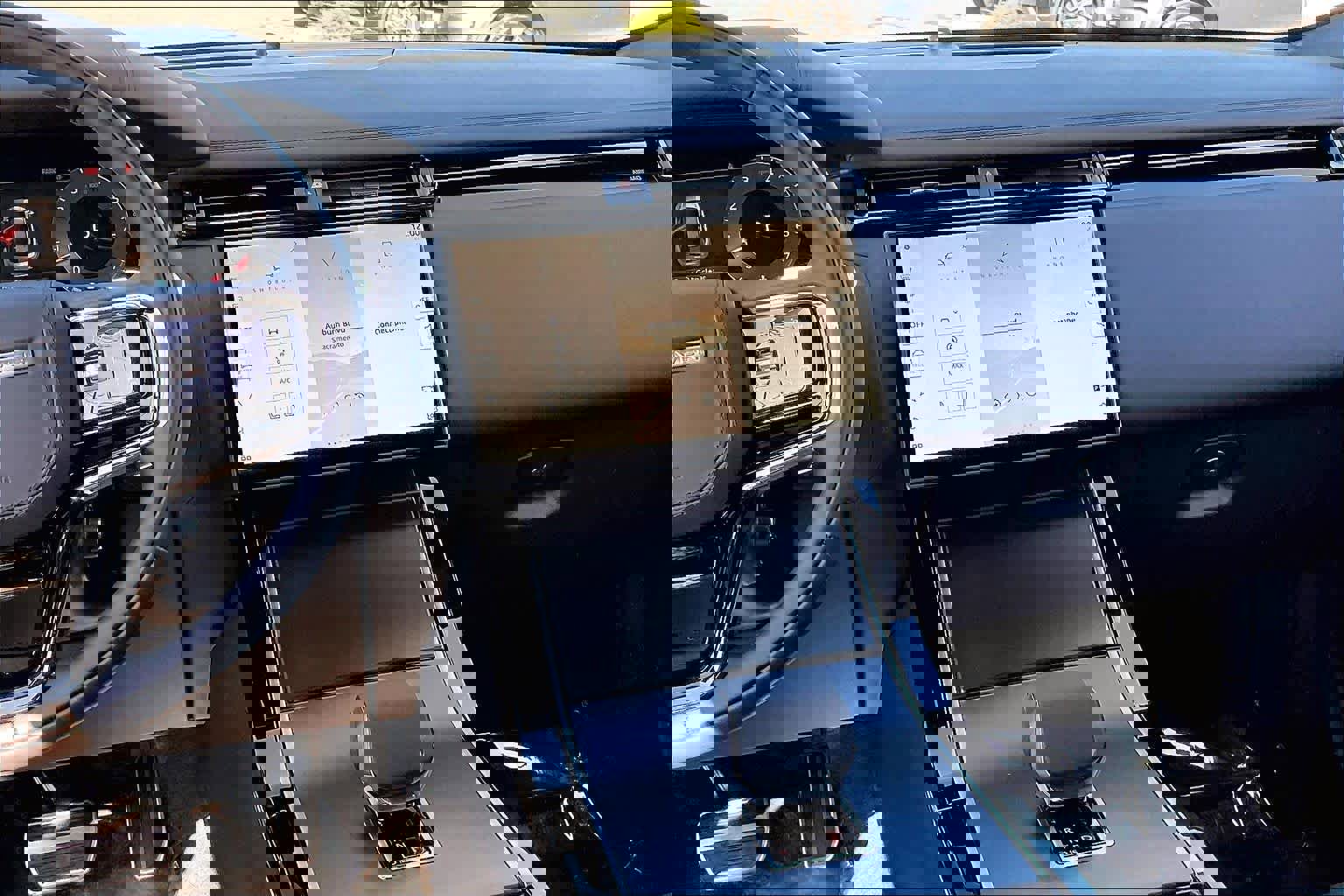 New 2026 Land Rover Range Rover Velar Dynamic SE image 9