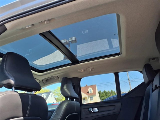 Used 2023 Volvo XC40 B5 Plus w/ Protection Package Premier image 9