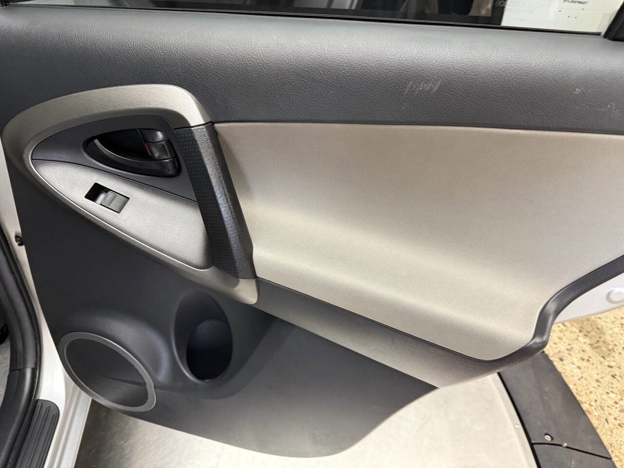 Used 2011 Toyota RAV4 4WD w/ Base L4 Extra Value Pkg image 22