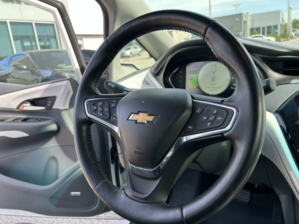 Used 2018 Chevrolet Bolt Premier w/ Driver Confidence II Package FWD image 8