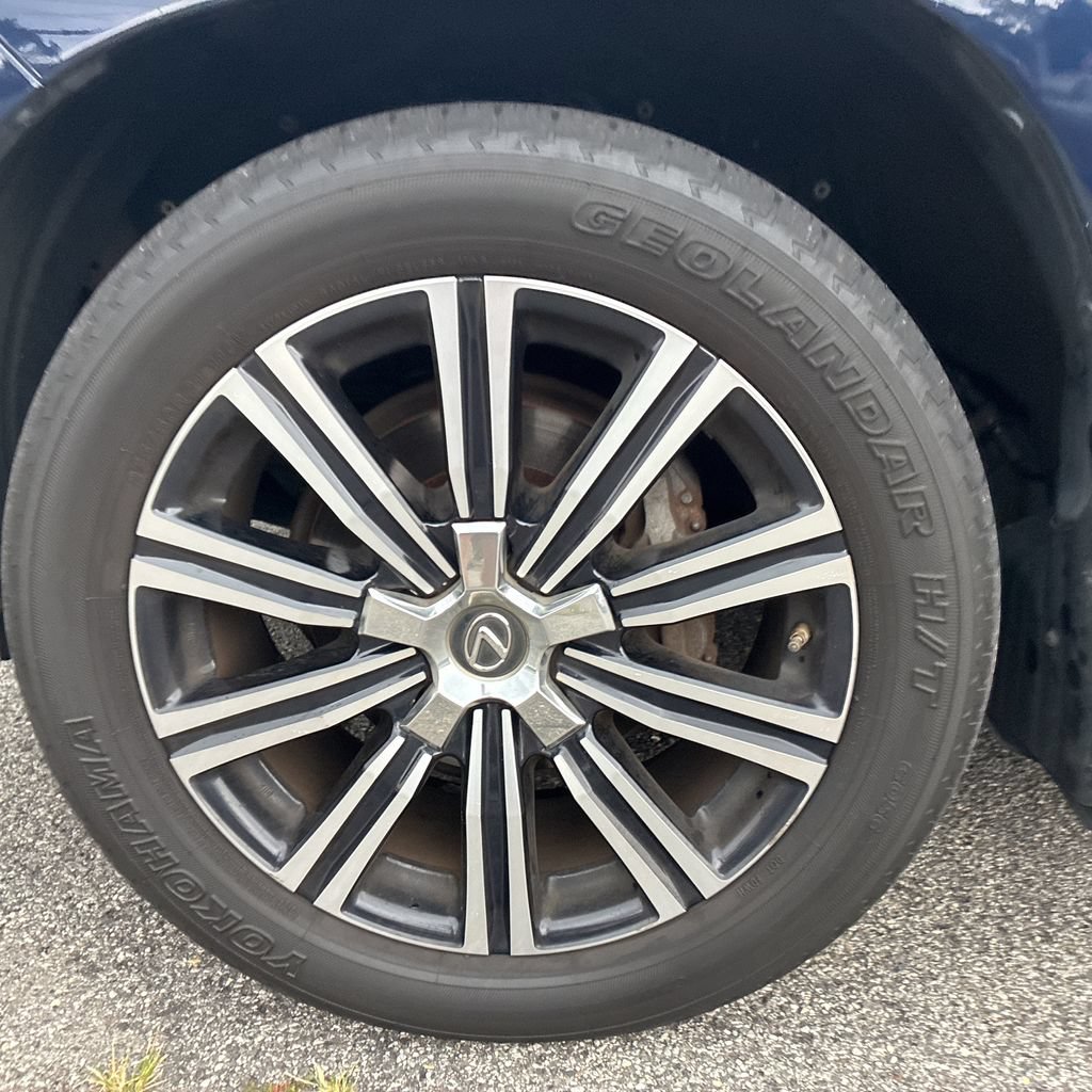 Used 2019 Lexus LX 570 4WD w/ Luxury Package image 11