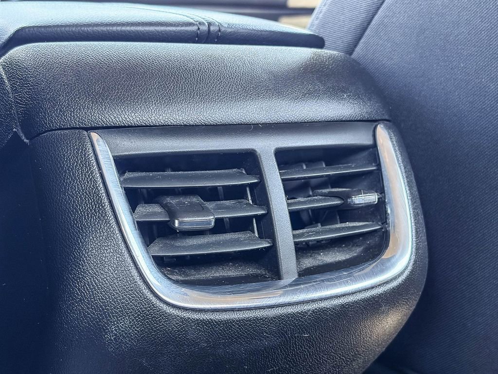 Used 2018 Chevrolet Malibu LT image 23