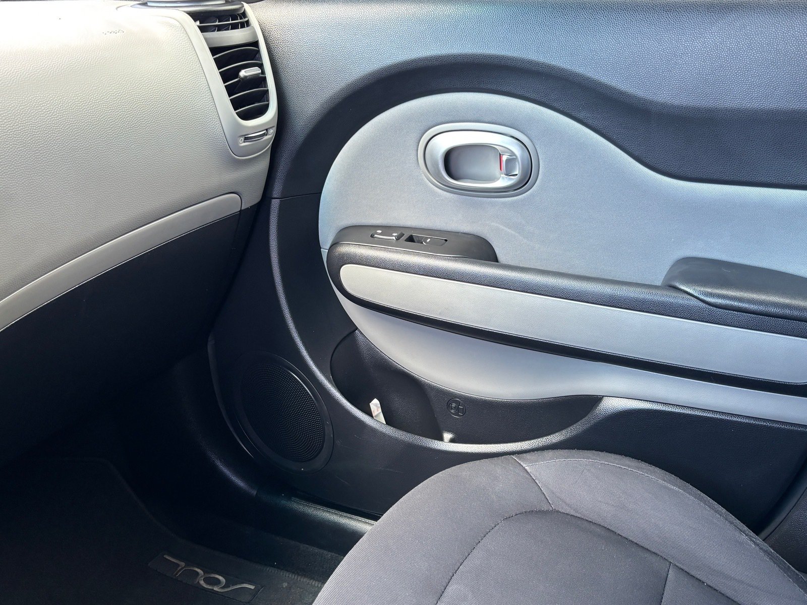 Used 2016 Kia Soul FWD image 19