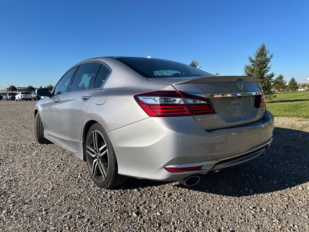 Used 2016 Honda Accord Touring image 9