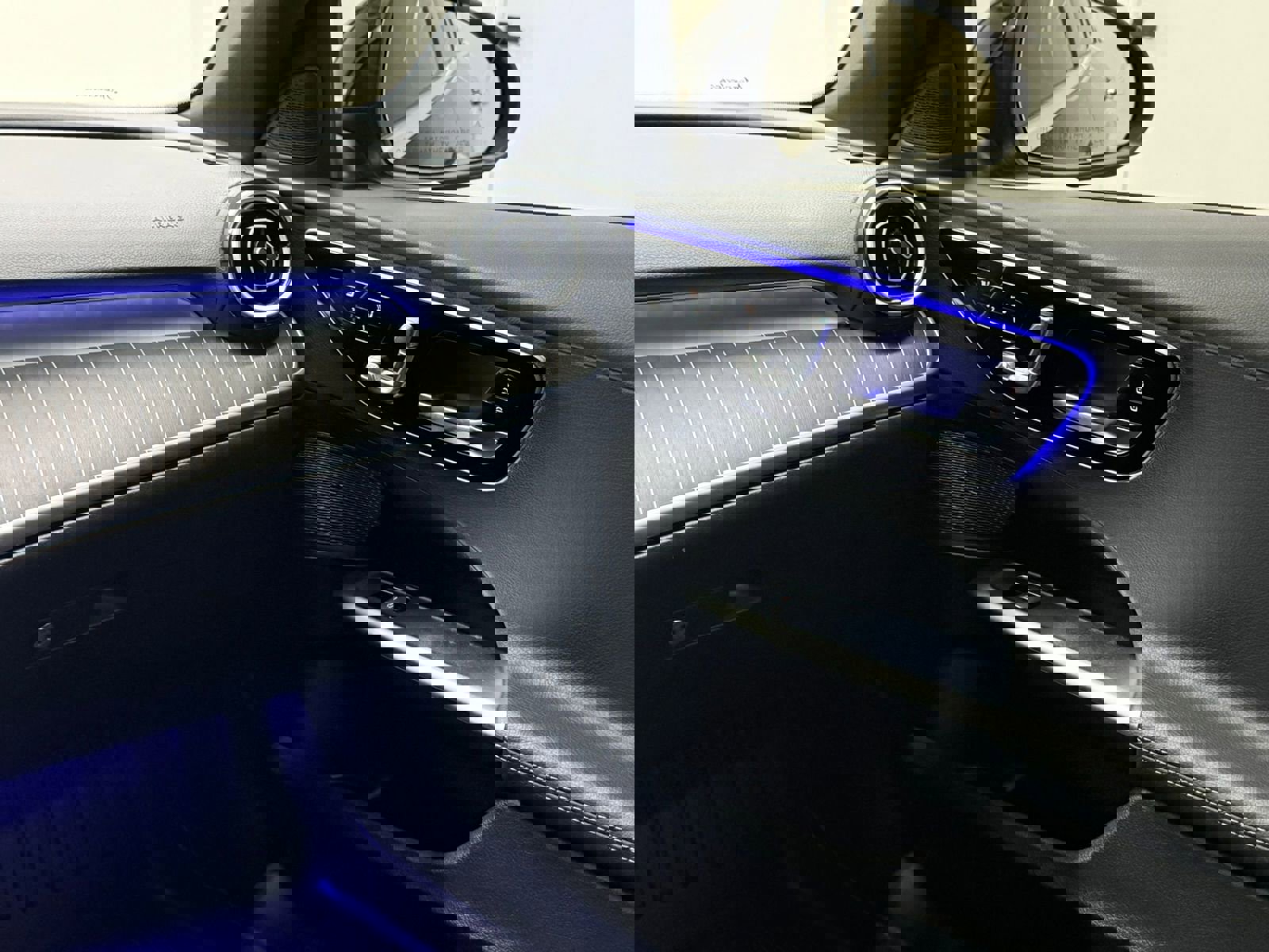 Used 2024 Mercedes-Benz C 300 C300 w/ Advanced USB Package image 29