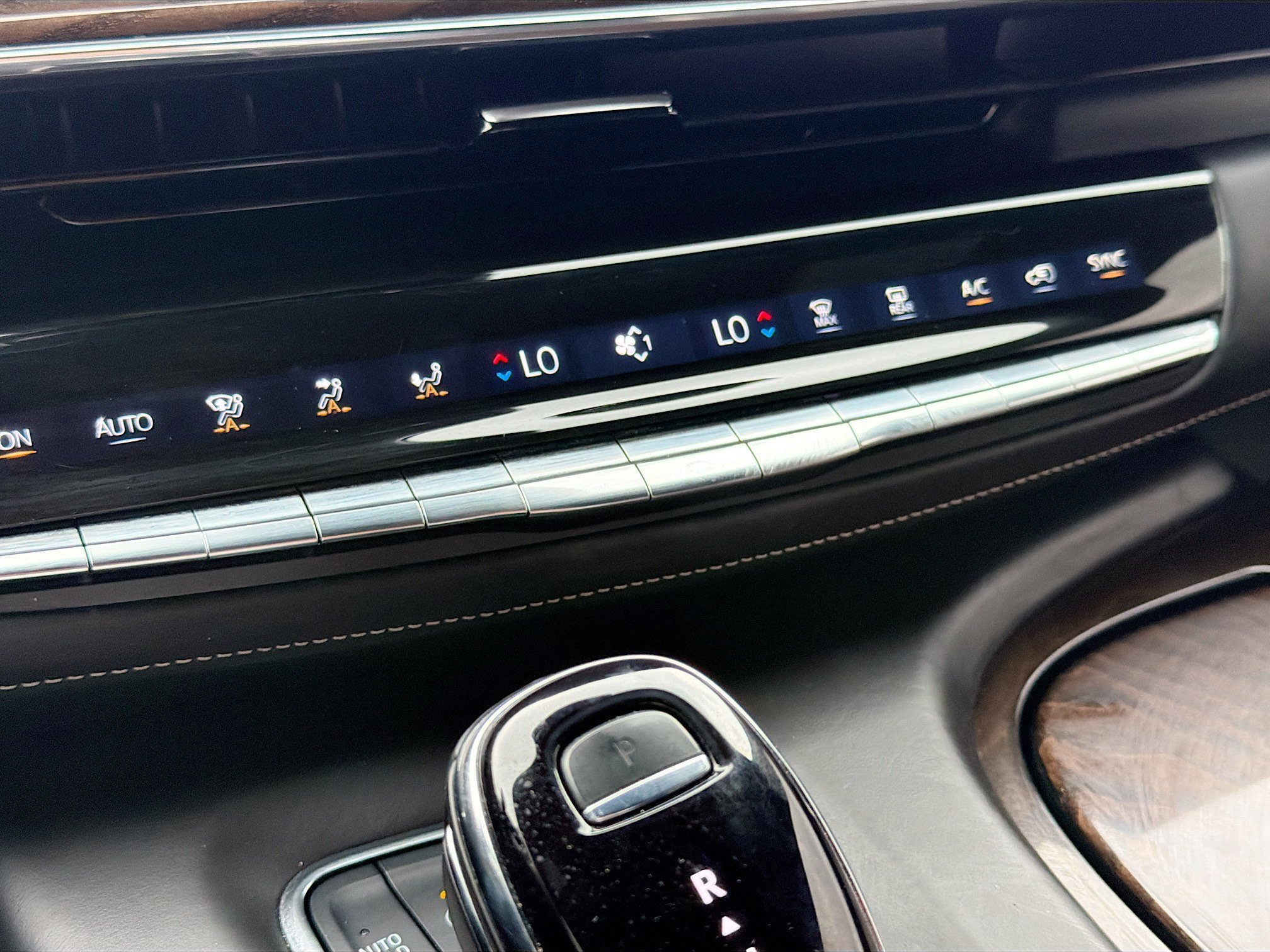 Used 2023 Cadillac Escalade Sport Platinum w/ Heavy-Duty Trailer Package AWD/4WD image 33