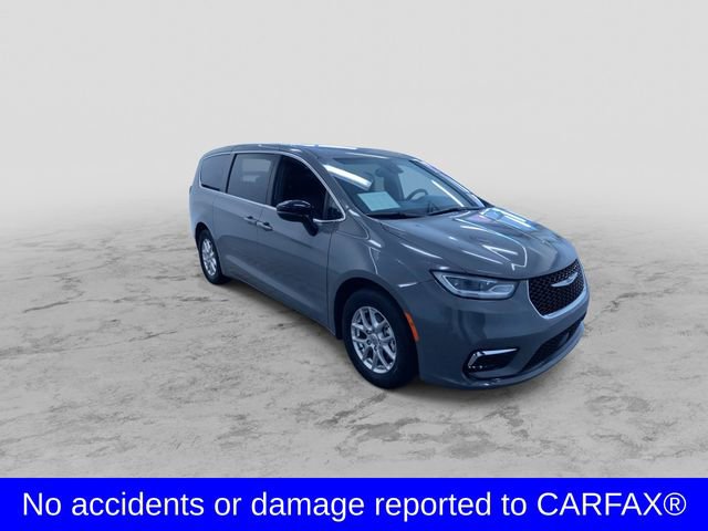 Used 2025 Chrysler Pacifica Select FWD image 3