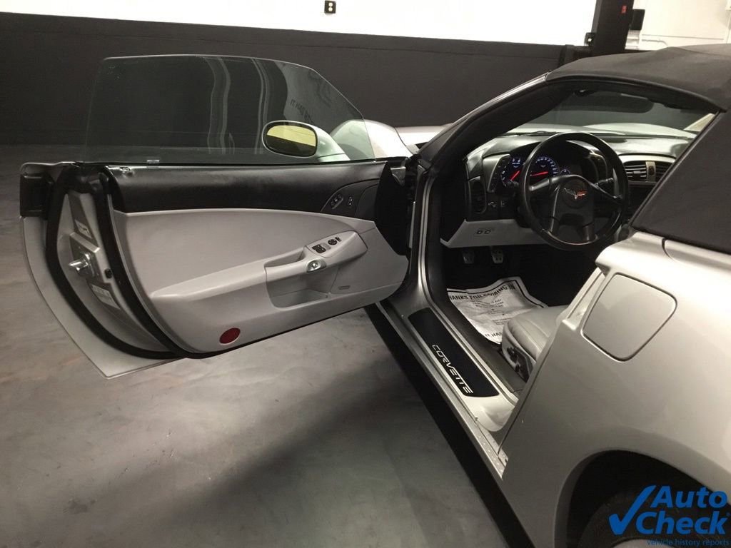 Used 2005 Chevrolet Corvette Convertible w/ Preferred Equipment Group image 27