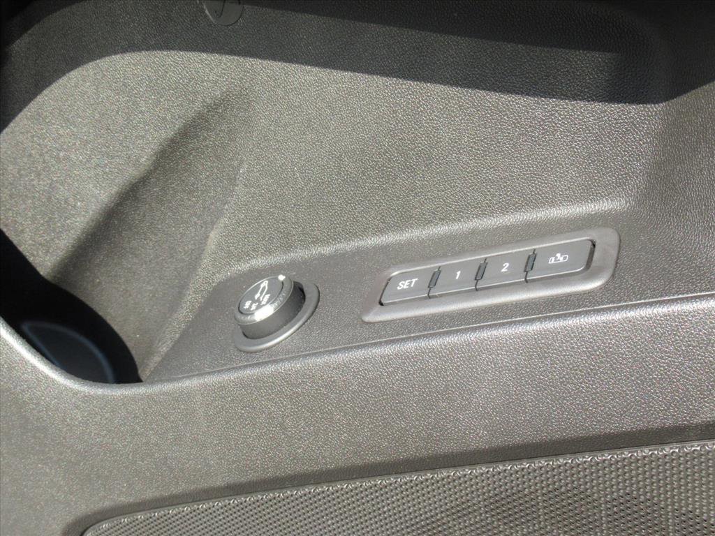 Used 2018 Chevrolet Equinox Premier image 27