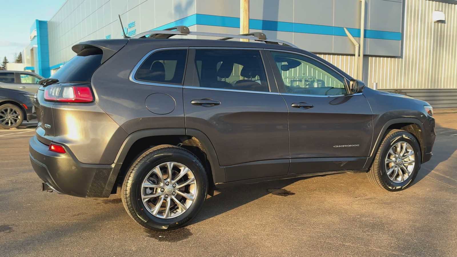 Used 2021 Jeep Cherokee Latitude Lux w/ Sun & Sound Group image 2