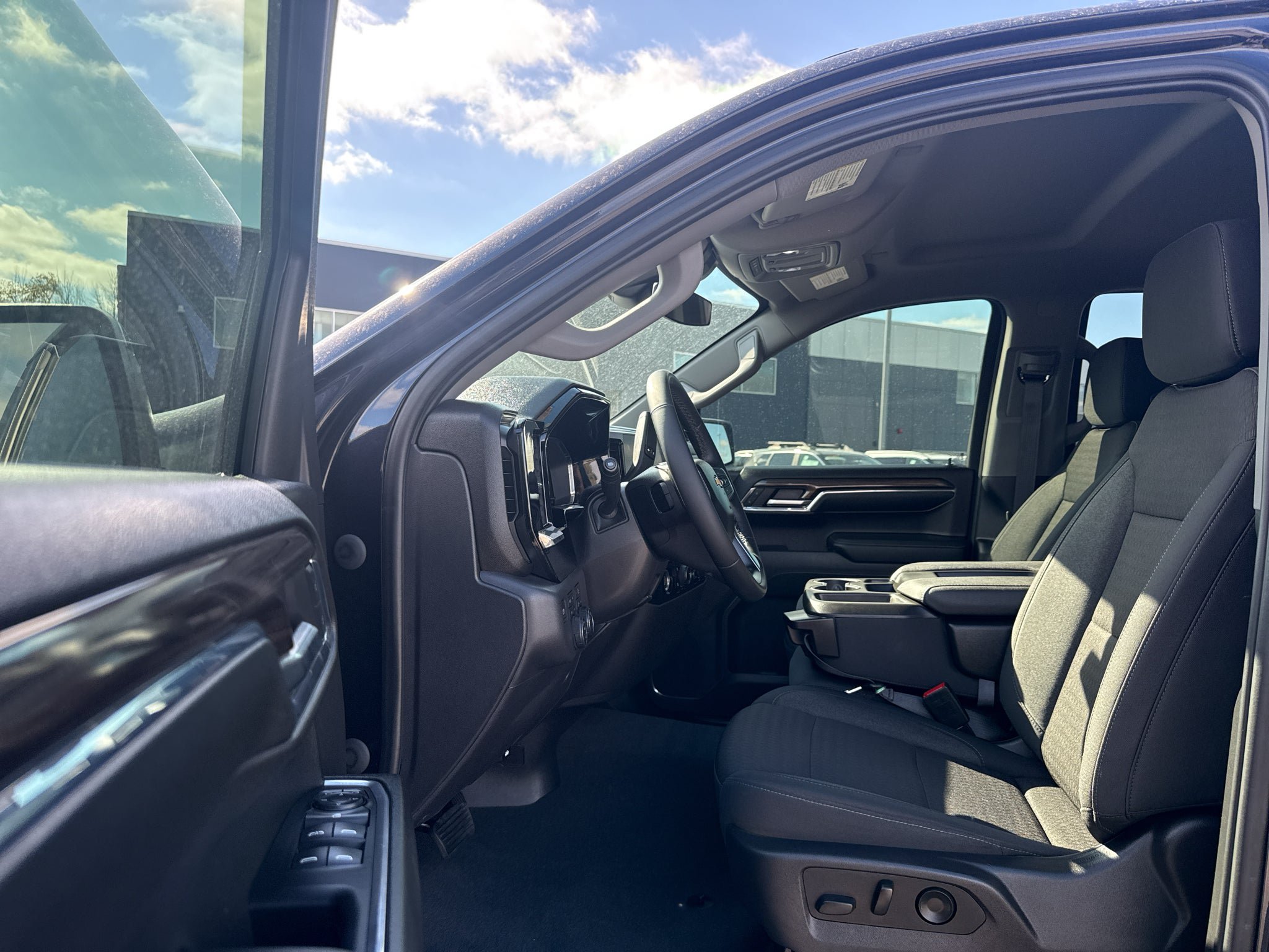 Certified 2023 Chevrolet Silverado 1500 LT w/ Z71 Off-Road Package AWD/4WD image 22