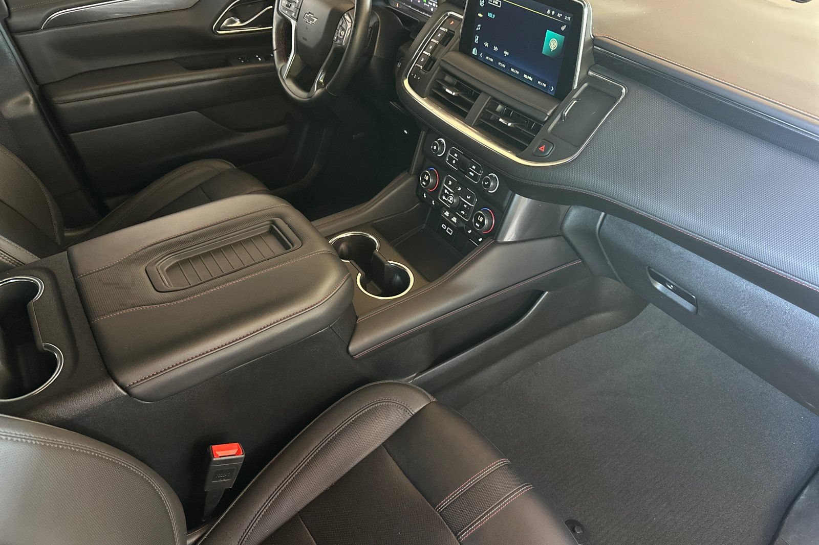 Used 2024 Chevrolet Suburban RST w/ Luxury Package AWD/4WD image 22