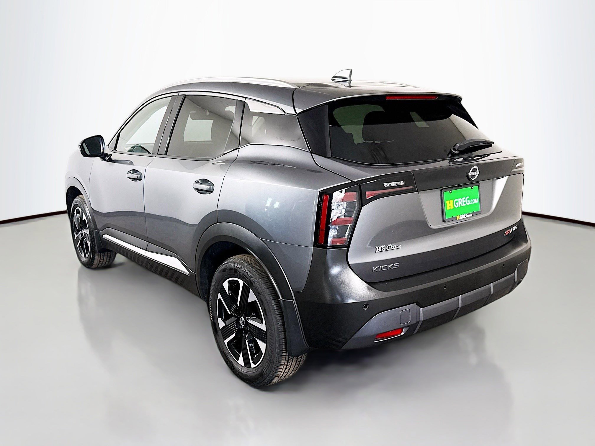 Used 2025 Nissan Kicks SR w/ Interior Electronics Package image 7