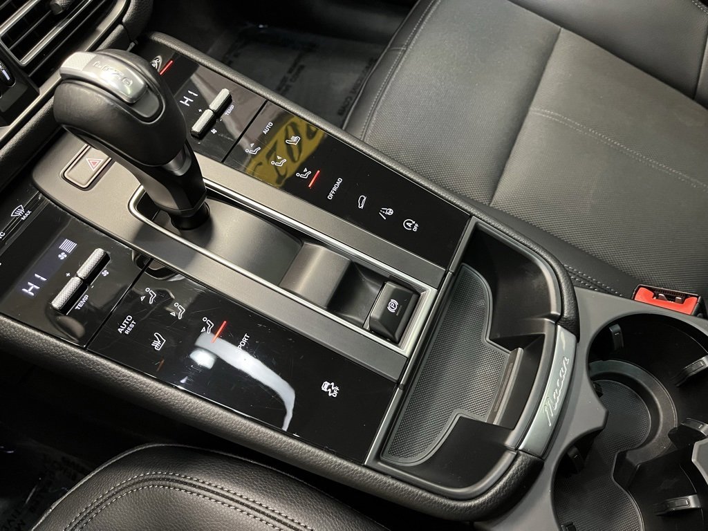 Used 2023 Porsche Macan image 7