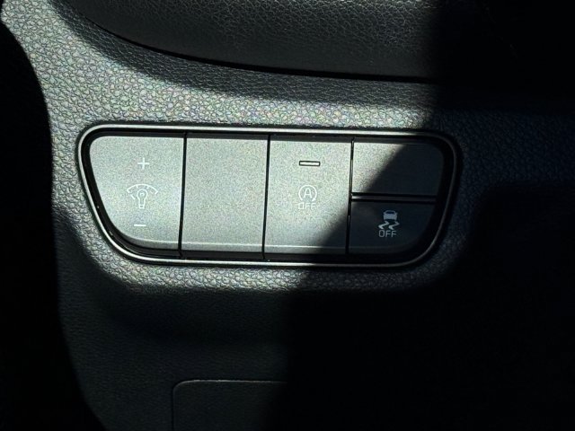 Used 2025 Kia Seltos S AWD/4WD image 16