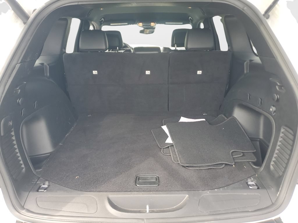 Used 2021 Jeep Grand Cherokee Laredo X RWD image 9