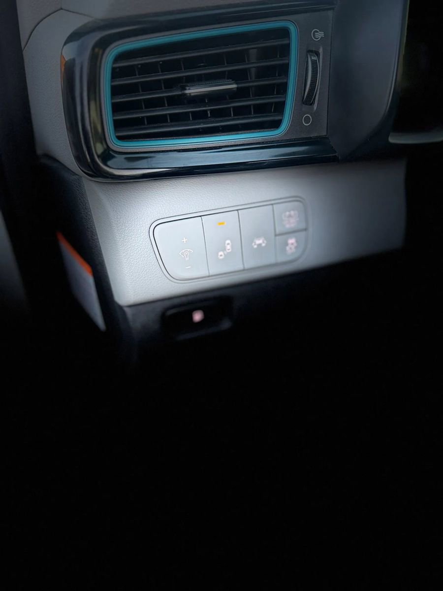 Used 2018 Kia Niro Touring image 18