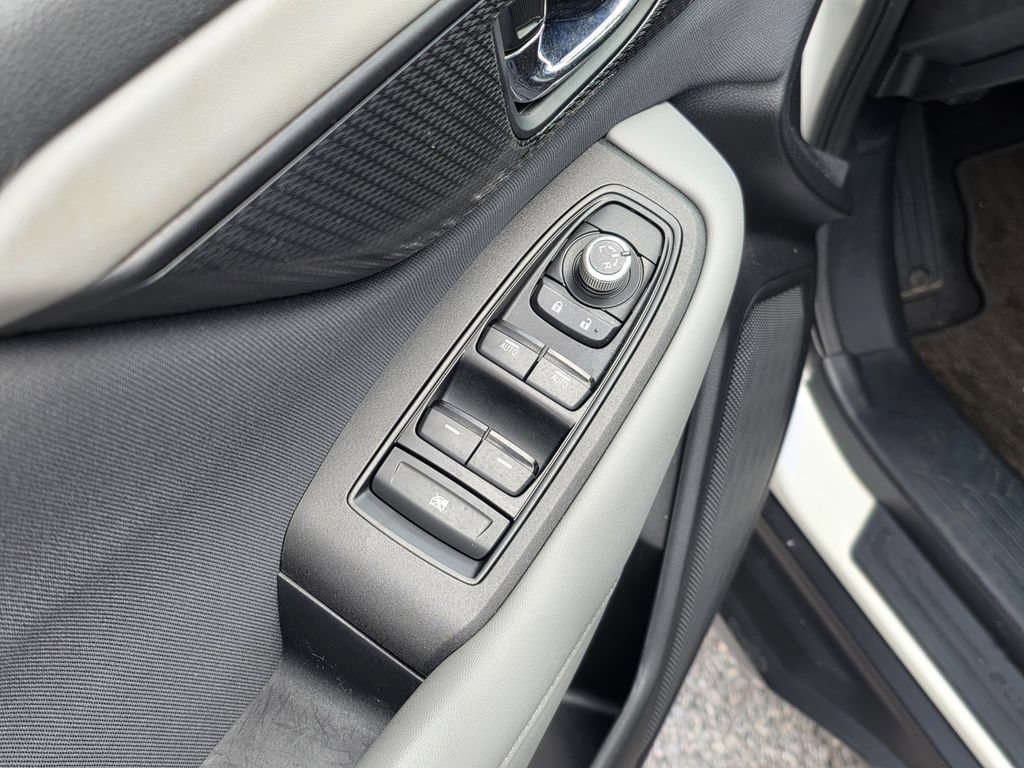 Used 2025 Subaru Outback Premium AWD/4WD image 16