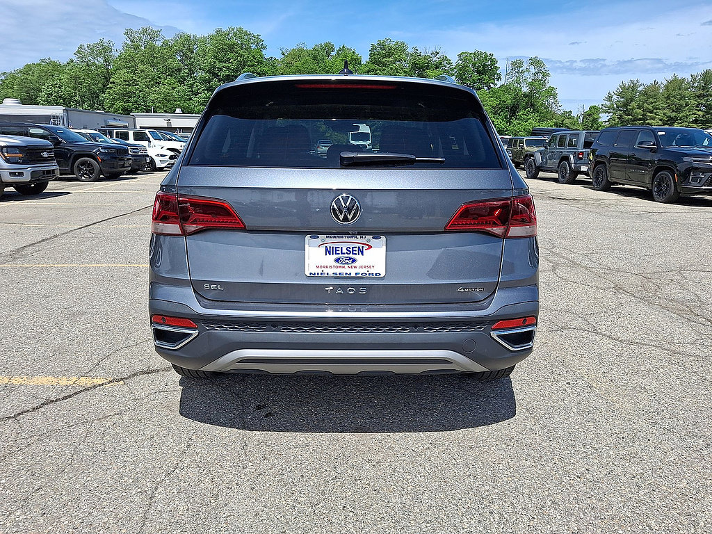Used 2022 Volkswagen Taos SEL w/ Panoramic Sunroof Package AWD/4WD image 29