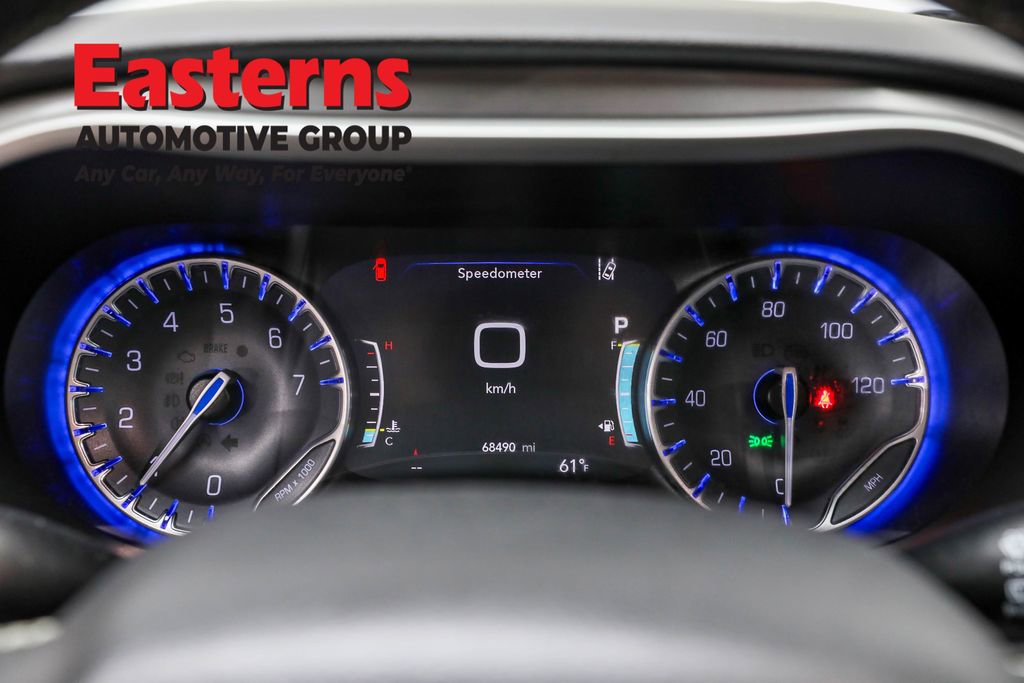 Used 2023 Chrysler Pacifica Touring-L image 18