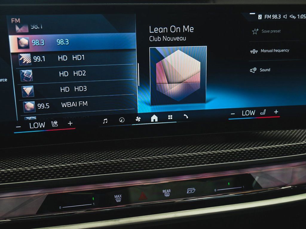 Used 2023 BMW i7 xDrive60 w/ Parking Assistance Package image 21