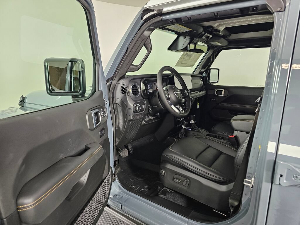 New 2026 Jeep Wrangler Unlimited Sahara w/ Whitecap Package AWD/4WD image 21