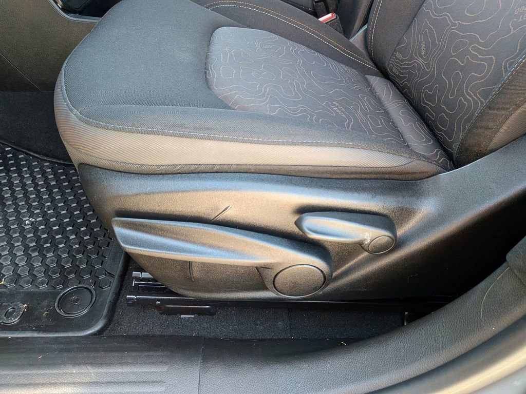 Used 2023 Jeep Renegade Latitude AWD/4WD image 14