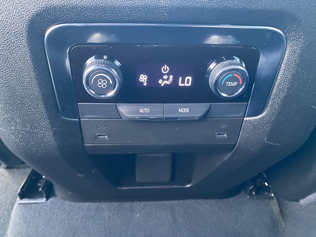 Used 2025 Chevrolet Suburban Z71 AWD/4WD image 17