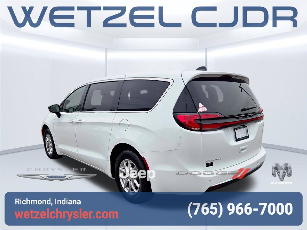 New 2027 Chrysler Pacifica Select FWD image 5