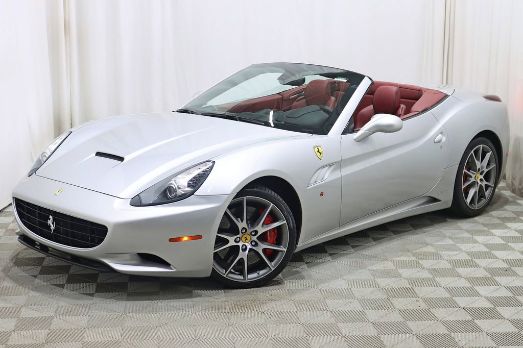 Used 2010 Ferrari California RWD image 9
