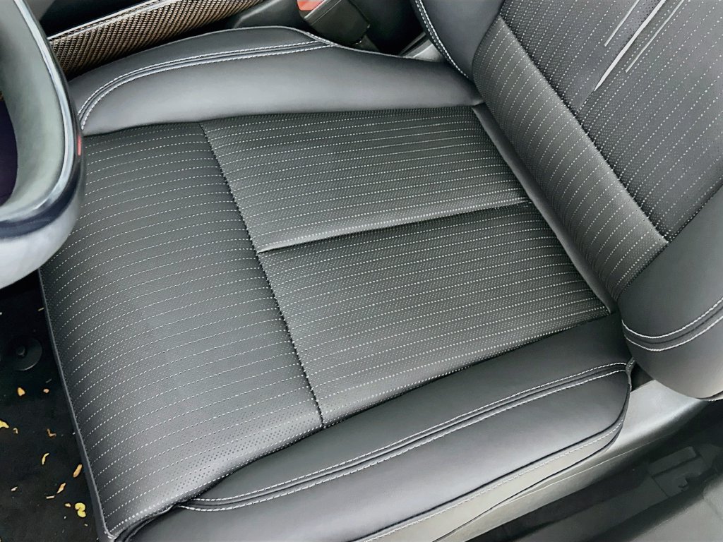 New 2027 Cadillac Vistiq Sport w/ LPO, Floor Liner Package AWD/4WD image 23