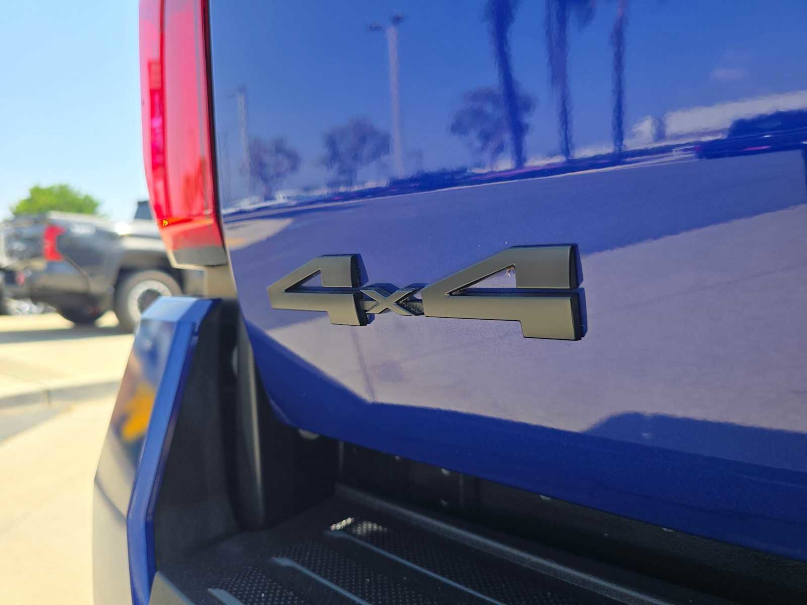 Certified 2025 Toyota Tacoma TRD Off-Road AWD/4WD image 13