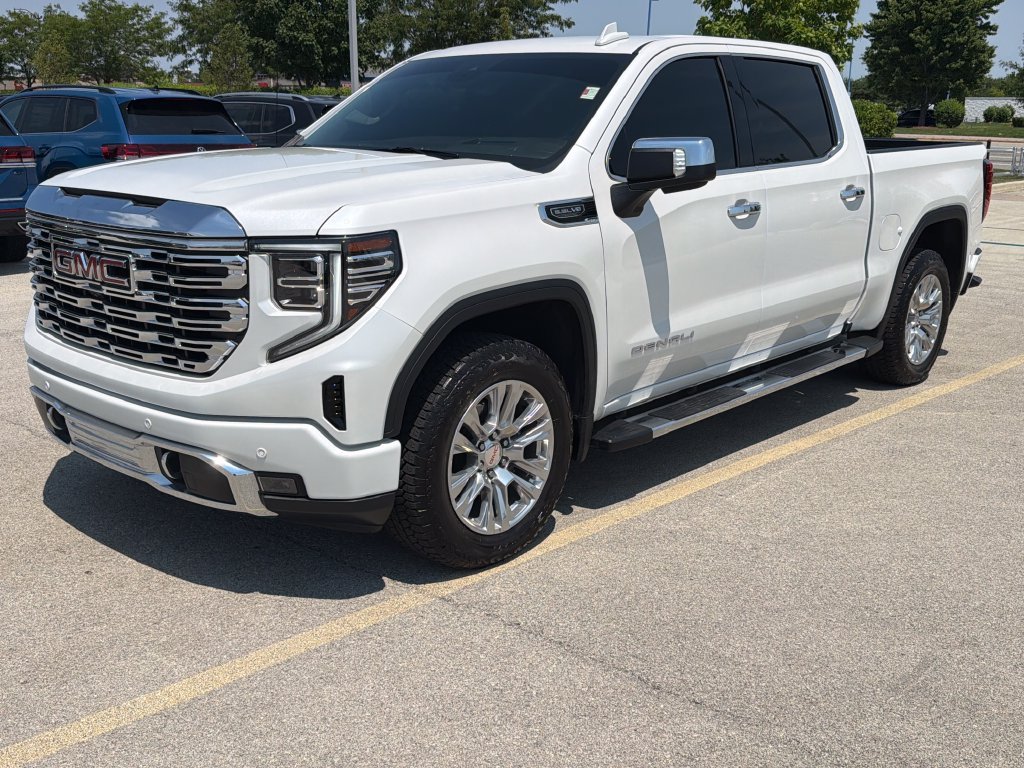 Used 2024 GMC Sierra 1500 Denali w/ Technology Package AWD/4WD image 3
