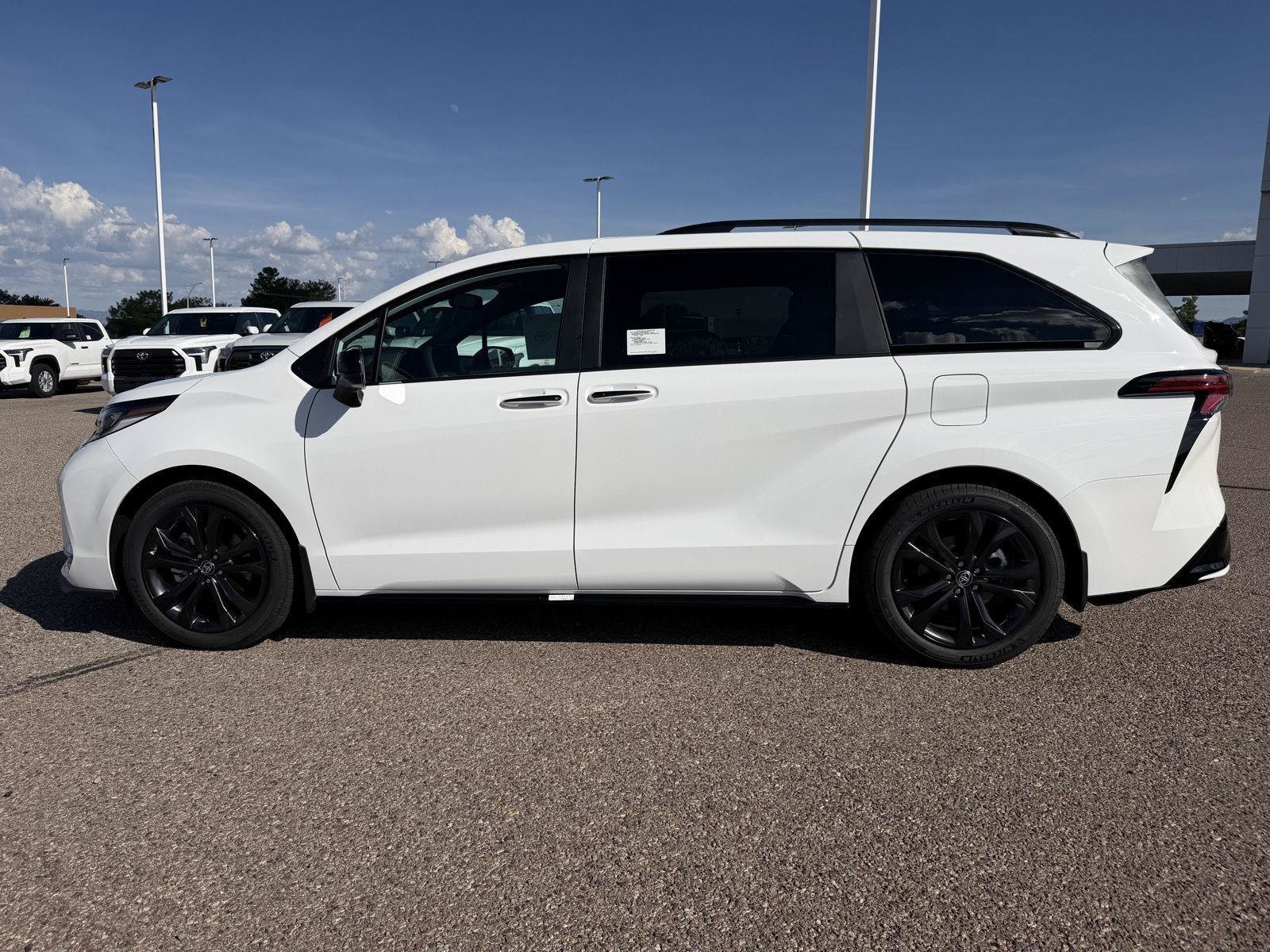 New 2026 Toyota Sienna XSE FWD image 2