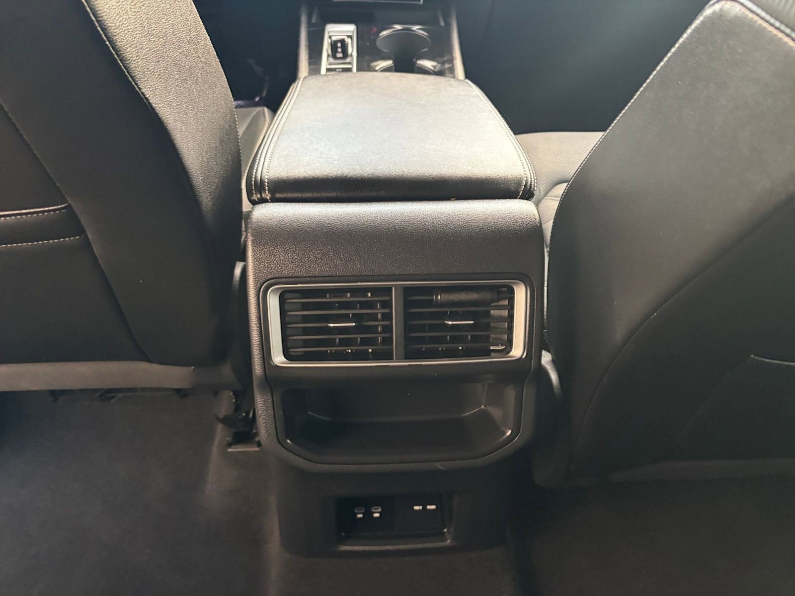 Used 2025 Volkswagen Atlas Cross Sport SE image 24