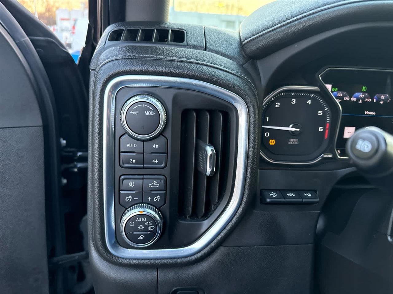 Used 2022 GMC Sierra 2500 Denali w/ Denali Ultimate Package AWD/4WD image 19