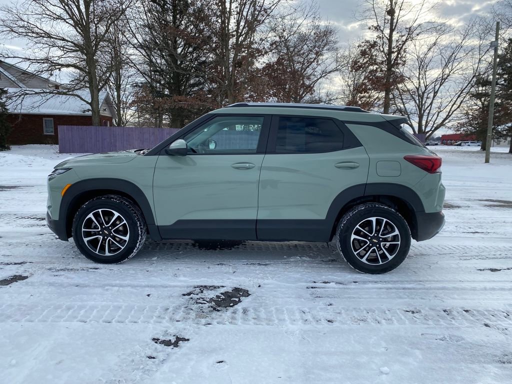 Used 2025 Chevrolet TrailBlazer LT image 4