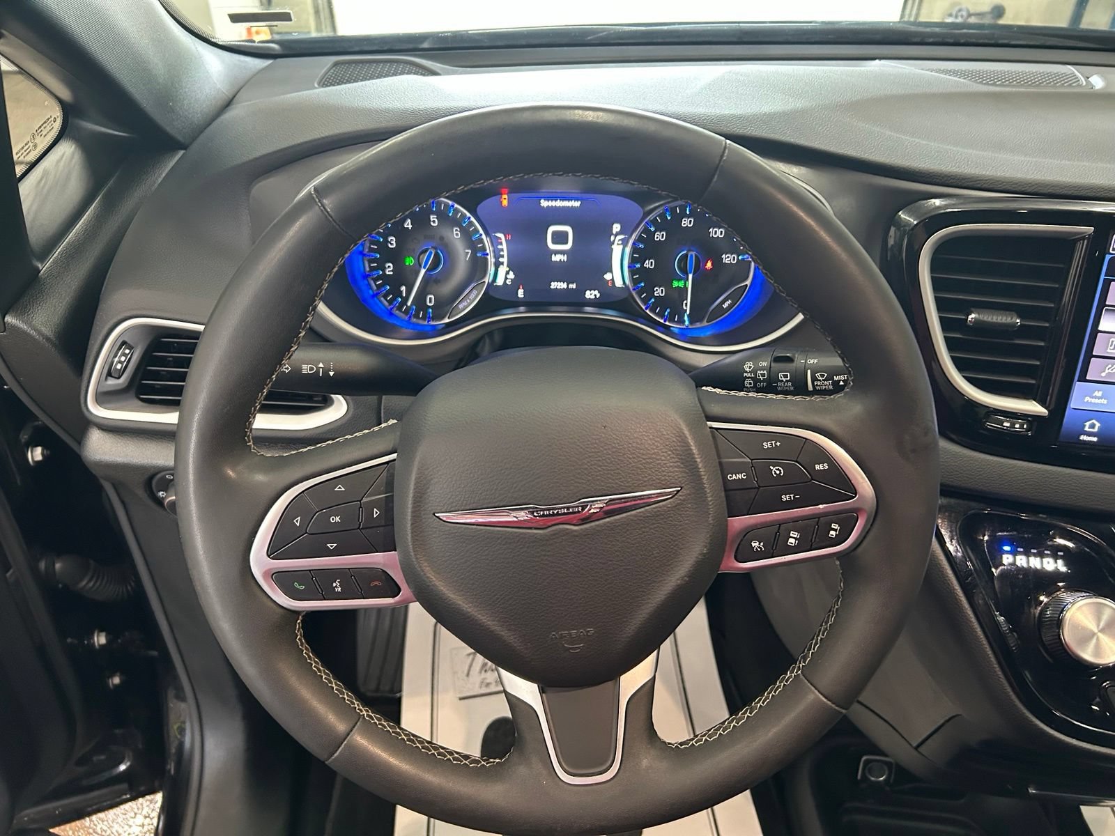 Certified 2025 Chrysler Pacifica Select FWD image 17