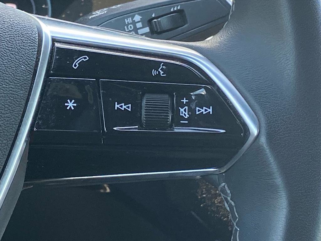 Used 2023 Audi e-tron Premium Plus w/ Premium Plus Package AWD/4WD image 7