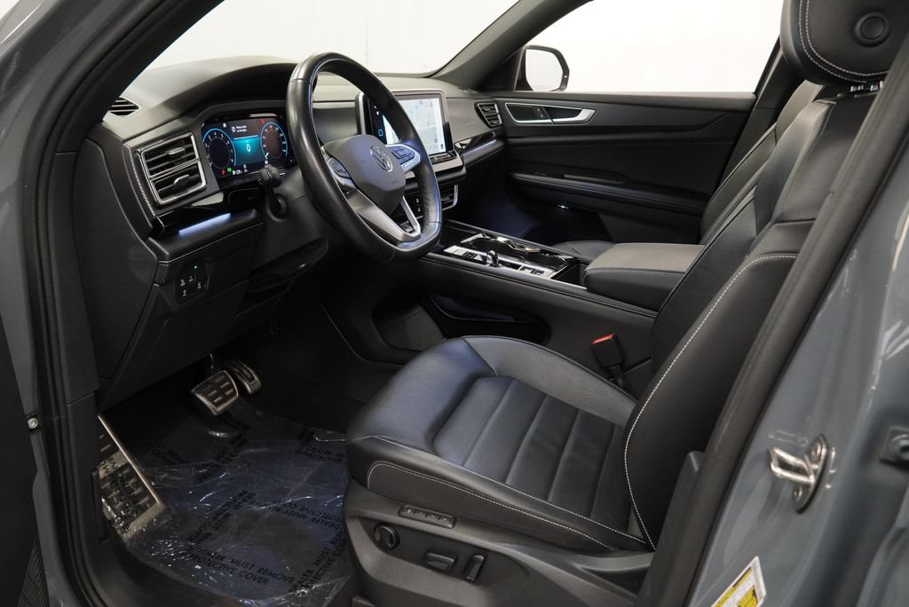 Used 2024 Volkswagen Atlas Cross Sport SEL R-Line AWD/4WD image 6