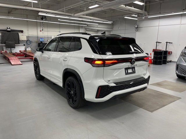 New 2026 Volkswagen Tiguan SE R-Line image 2